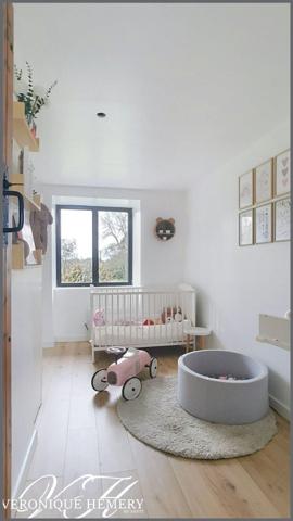 Un havre de paix pour cette charmante chaumière sise sur 1,4 ha