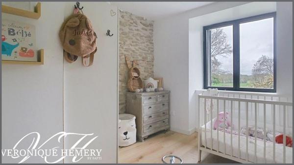 Un havre de paix pour cette charmante chaumière sise sur 1,4 ha