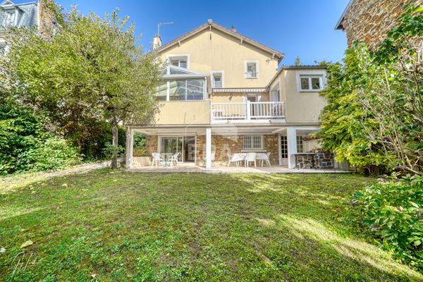 Sèvres Croix Bosset - Maison familiale avec jardin et studio indépendant