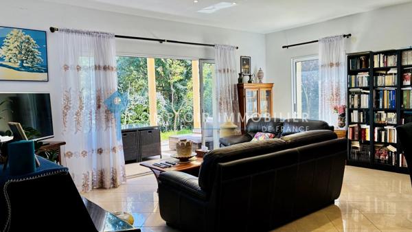 Villa
                                                                                                                                                                                                                                                                                                                        4 pièce(s)                                                                                                                                                                                                          3 chambre(s)                                                                                                                                                                                                          125  m²