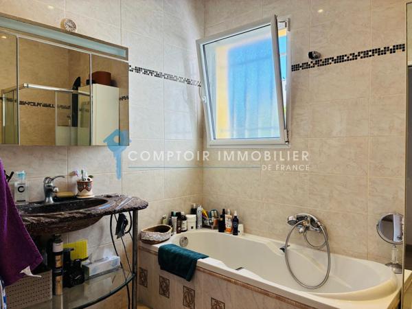 Villa
                                                                                                                                                                                                                                                                                                                        4 pièce(s)                                                                                                                                                                                                          3 chambre(s)                                                                                                                                                                                                          125  m²