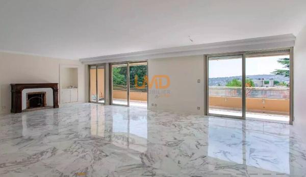 Nice , Magnifique Appartement 4 Pièces avec Solarium