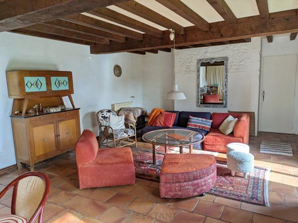 A Coux-et-Bigaroque au calme Superbe longère en pierre de 1833.