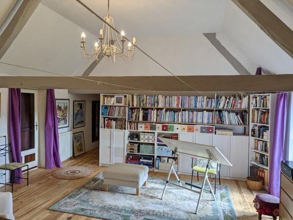 A Coux-et-Bigaroque au calme Superbe longère en pierre de 1833.