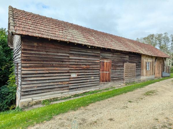 A Coux-et-Bigaroque au calme Superbe longère en pierre de 1833.
