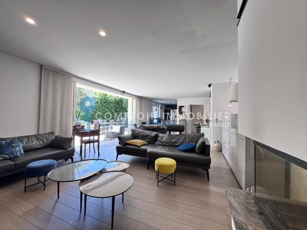 Maison
                                                                                                                                                                                                                                                                                                                        4 pièce(s)                                                                                                                                                                                                          3 chambre(s)                                                                                                                                                                                                          114  m²