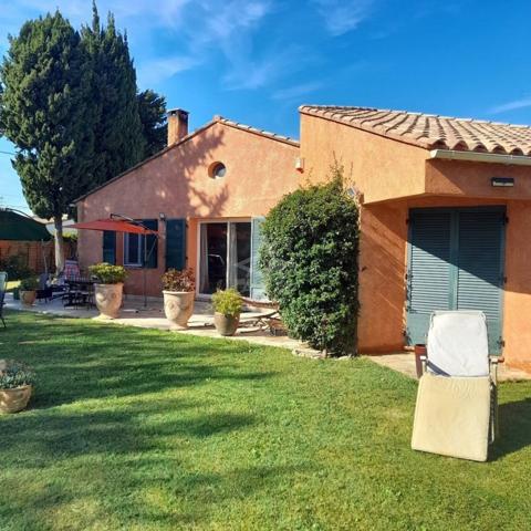 Arles - Maison familiale avec jardin et piscine, proche du centre ville