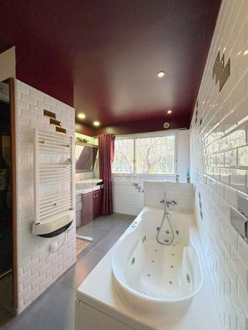 Arles - Maison familiale avec jardin et piscine, proche du centre ville