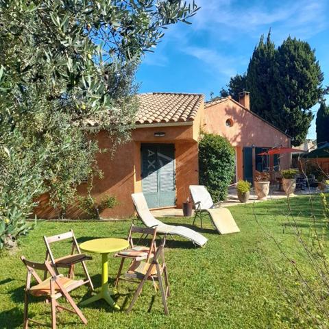 Arles - Maison familiale avec jardin et piscine, proche du centre ville