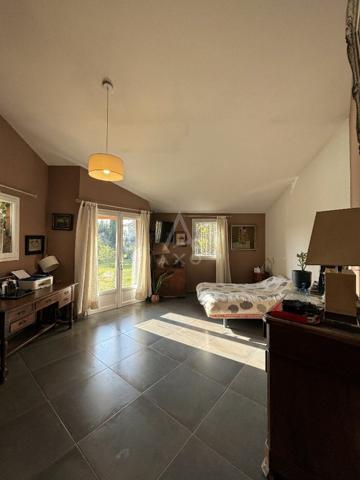 Arles - Maison familiale avec jardin et piscine, proche du centre ville