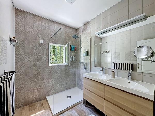 Achat maison Amboise 159 m² sur magnifique parc arboré avec piscine.
