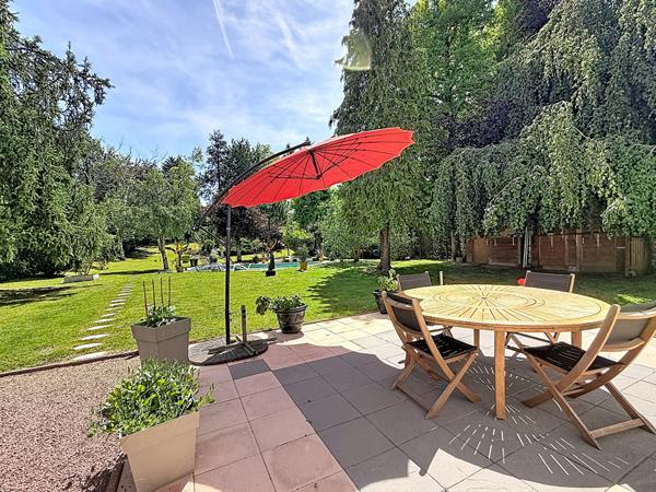 Achat maison Amboise 159 m² sur magnifique parc arboré avec piscine.