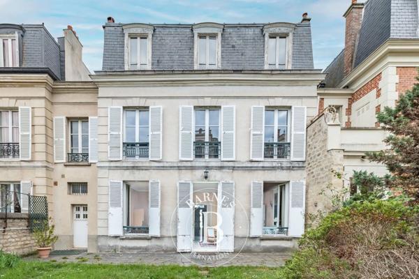 Saint-Germain-en-Laye, Maison 7 Chambres -  244 m² à vendre