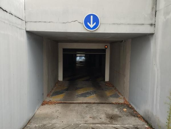 Garage double fermé et sécurisé dans résidence Quartier du Drapeau à Dijon