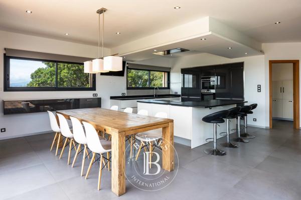 Porticcio, Villa 7 Chambres -  323 m² à vendre