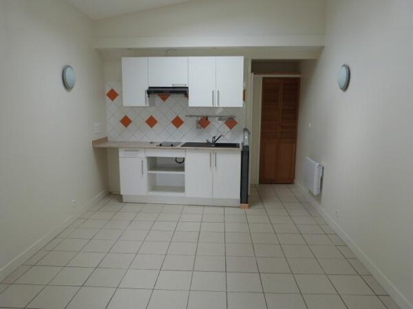 A VENDRE - Studio de plain-pied avec extérieur et parking à Pessac.