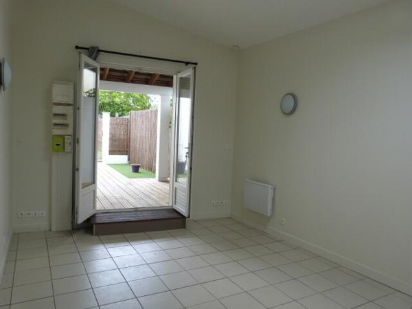 A VENDRE - Studio de plain-pied avec extérieur et parking à Pessac.
