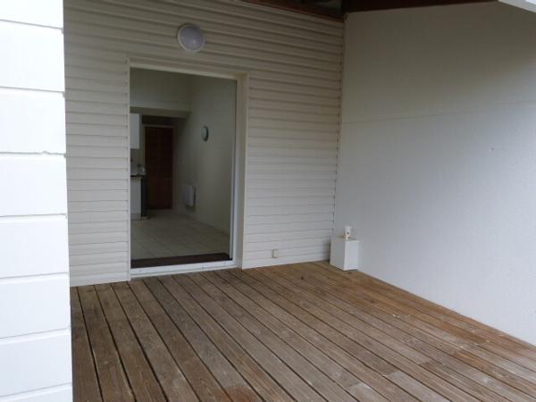 A VENDRE - Studio de plain-pied avec extérieur et parking à Pessac.