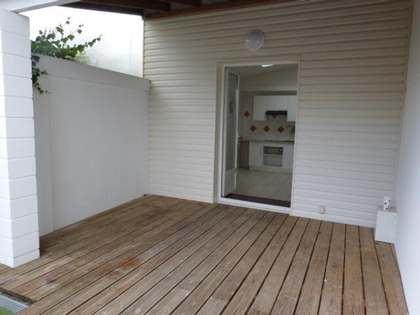 A VENDRE - Studio de plain-pied avec extérieur et parking à Pessac.