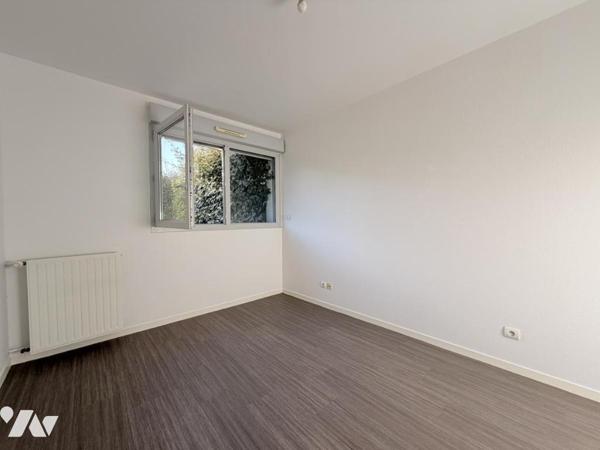 CENTRE VILLE - F3 82 M - REZ DE JARDIN 