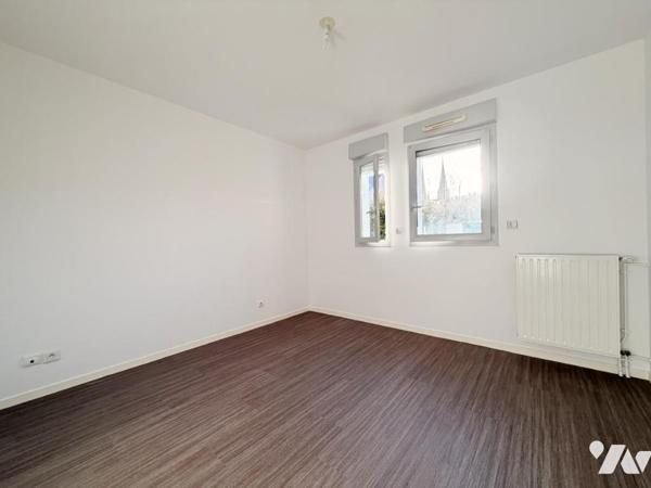 CENTRE VILLE - F3 82 M - REZ DE JARDIN 