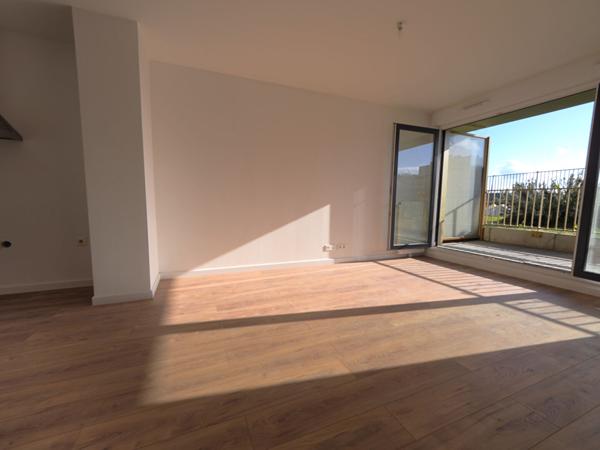 Appartement 3 pièces avec terrasse - Au coeur de la vie romainvilloise (ZAC de l'Horloge)