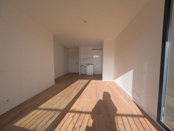 Appartement 3 pièces avec terrasse - Au coeur de la vie romainvilloise (ZAC de l'Horloge)