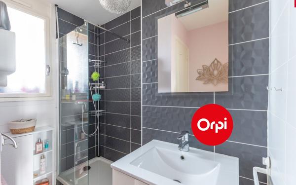 Appartement à vendre    3 pièces • 55 m2 Bron