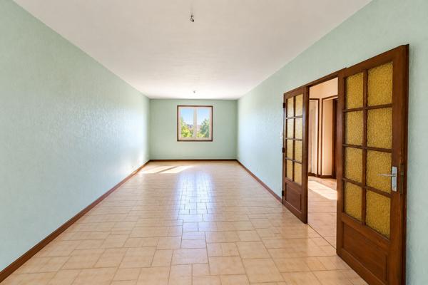 Maison Varennes Vauzelles, 3 chambres potentielles, garage, écoles, commerces, bus
