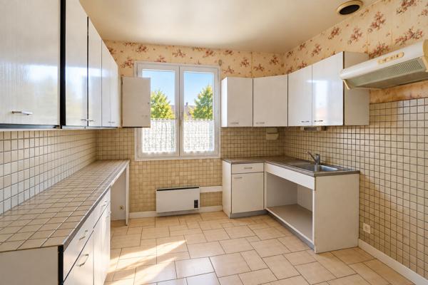 Maison Varennes Vauzelles, 3 chambres potentielles, garage, écoles, commerces, bus