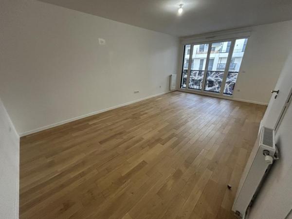 Location Studio 33 m² - Courbevoie 92400
