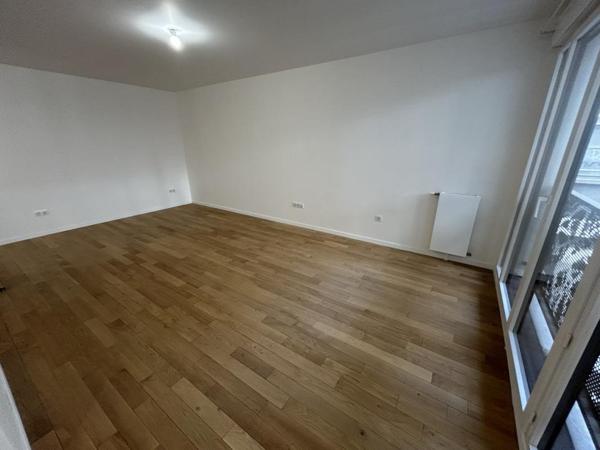 Location Studio 33 m² - Courbevoie 92400