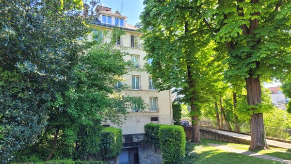 Appartement
         4 pièces
        - 102 m² 519 000 € *