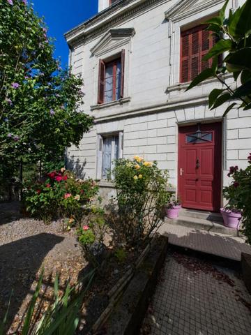 Beau potentiel pour cette maison de maître!