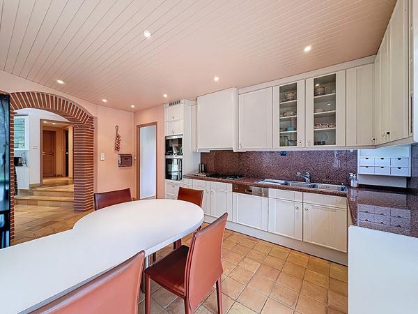 Maison familiale 344m2 - 7 chambres proche Limoges et Aixe-sur-Vienne - Double garage  - Dépendance - Terrain piscinable