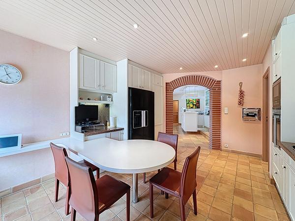 Maison familiale 344m2 - 7 chambres proche Limoges et Aixe-sur-Vienne - Double garage  - Dépendance - Terrain piscinable