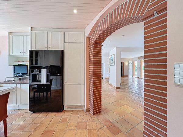 Maison familiale 344m2 - 7 chambres proche Limoges et Aixe-sur-Vienne - Double garage  - Dépendance - Terrain piscinable