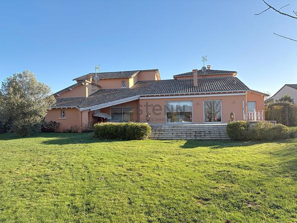 Maison familiale 344m2 - 7 chambres proche Limoges et Aixe-sur-Vienne - Double garage  - Dépendance - Terrain piscinable