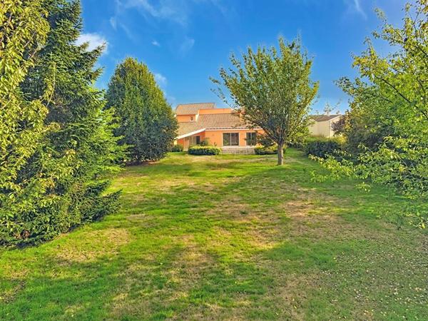 Maison familiale 344m2 - 7 chambres proche Limoges et Aixe-sur-Vienne - Double garage  - Dépendance - Terrain piscinable