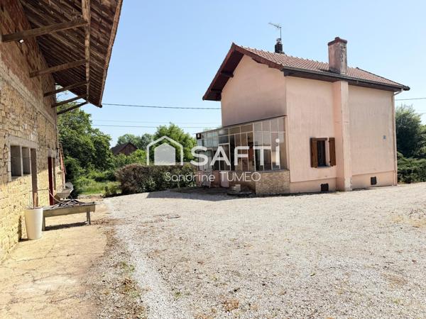 Maison d’habitation et dépendances de caractère au fort potentiel