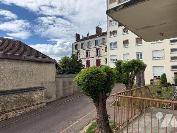 Garage à vendre à Troyes (10000) - Aube (10)

Garage fermé situé au sein d'une copropriété sé...