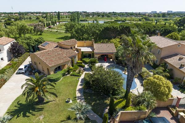 Belle Propriété atypique 207m² piscine Saint-Cyprien- 66750 Saint cyprien