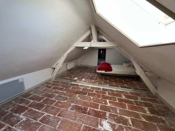 Maison très lumineuse au coeur d'un grand terrain