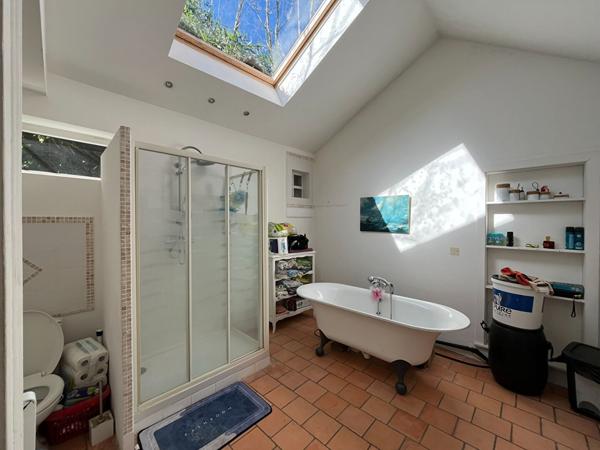 Maison très lumineuse au coeur d'un grand terrain