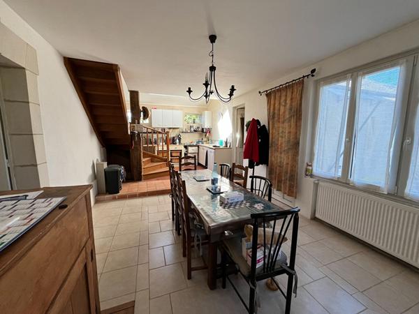 Maison très lumineuse au coeur d'un grand terrain