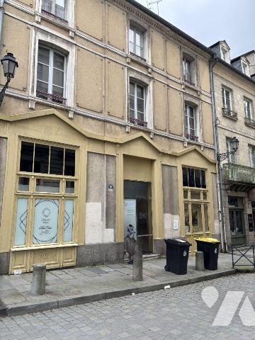 APPARTEMENT TYPE 4 - CENTRE-VILLE- AVEC GRENIERS ET CAVE -
Venez découvrir cet appartement de ...