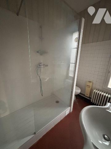 APPARTEMENT TYPE 4 - CENTRE-VILLE- AVEC GRENIERS ET CAVE -
Venez découvrir cet appartement de ...