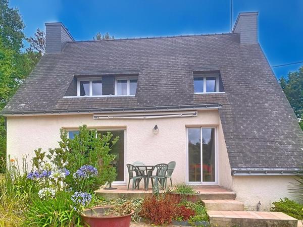 Très belle propriété au calme dans la campagne entre Camors et Baud.