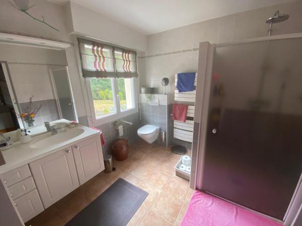 Très belle propriété au calme dans la campagne entre Camors et Baud.