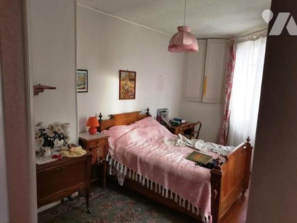 BRIOUZE: Proche tous commerces maison en pierres 4 chambres